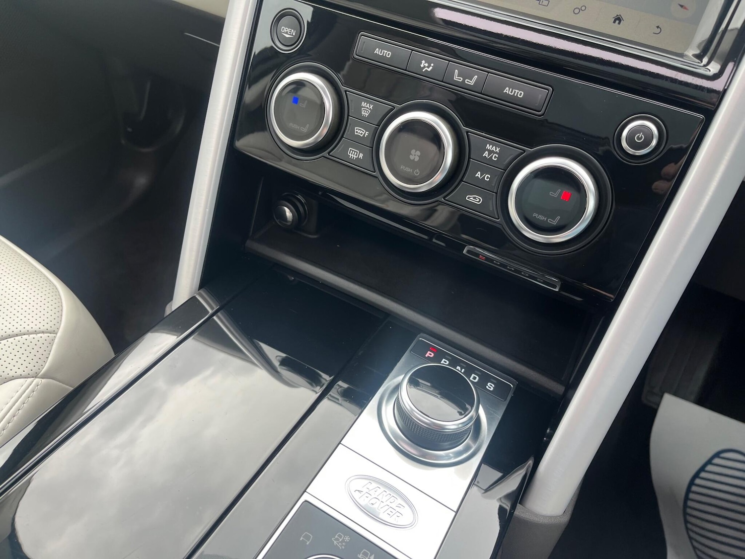 Used Land Rover Discovery 2018 for sale - 78047238: Photo 29