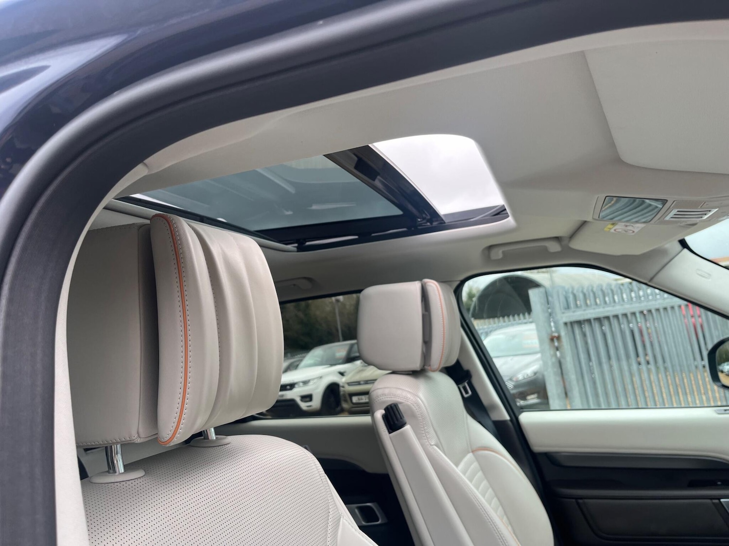 Used Land Rover Discovery 2018 for sale - 78047238: Photo 30