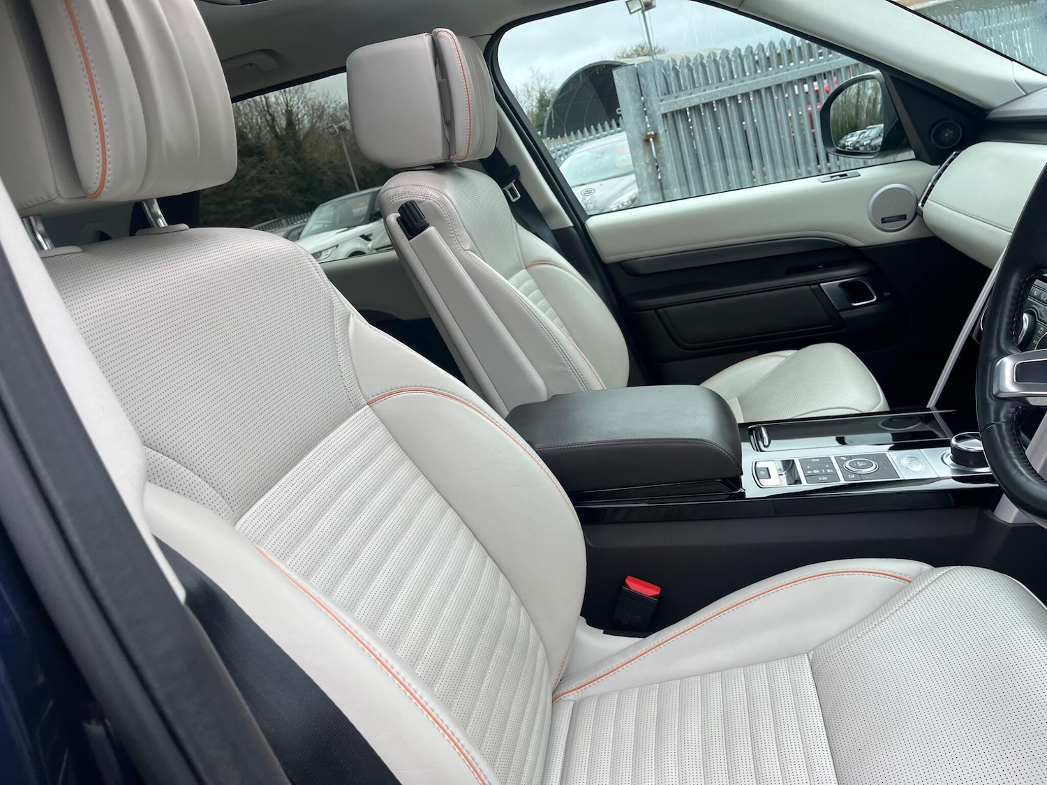 Used Land Rover Discovery 2018 for sale - 78047238: Photo 32