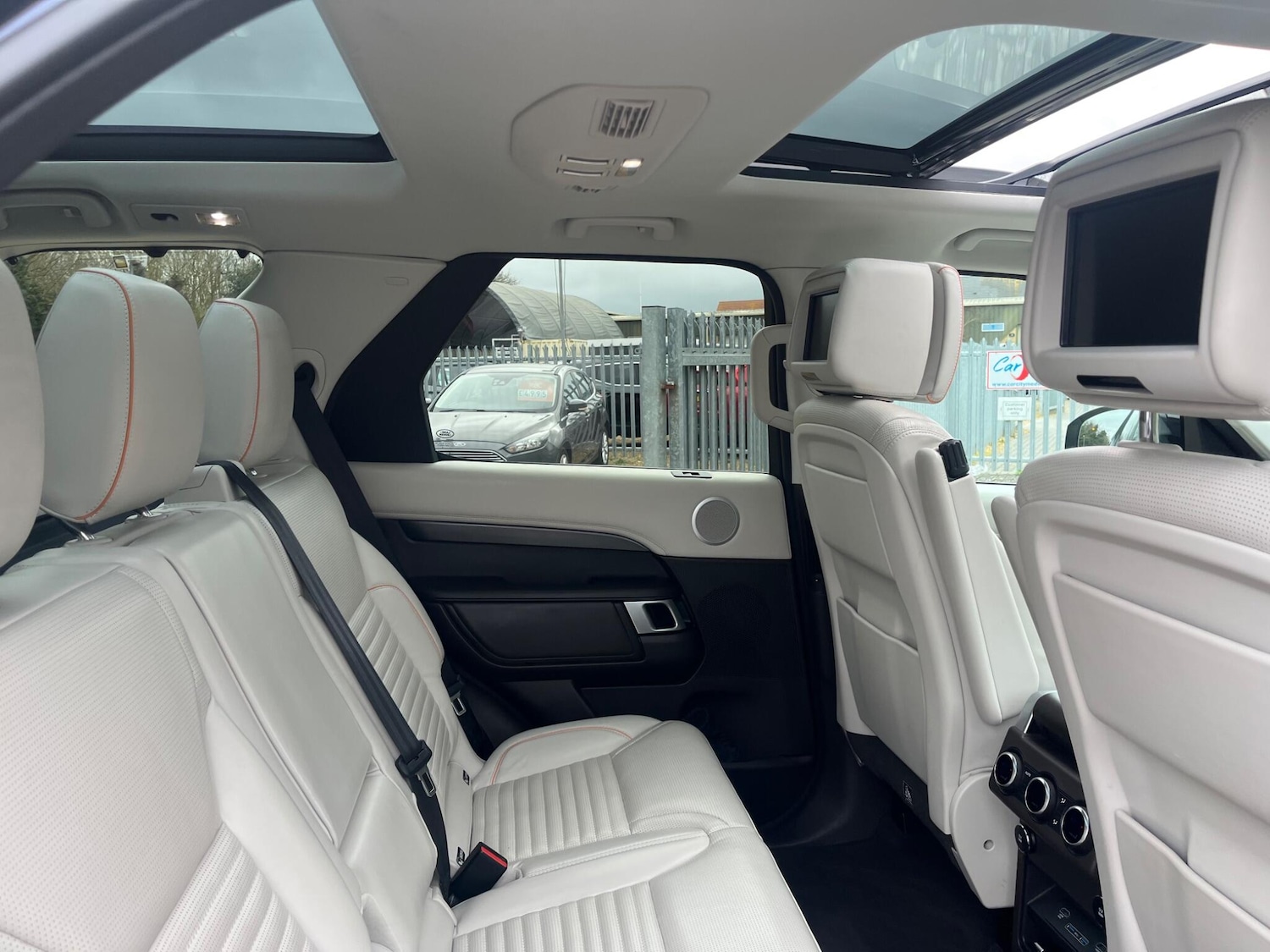 Used Land Rover Discovery 2018 for sale - 78047238: Photo 35