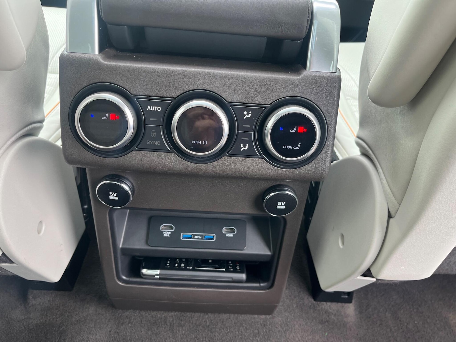 Used Land Rover Discovery 2018 for sale - 78047238: Photo 38