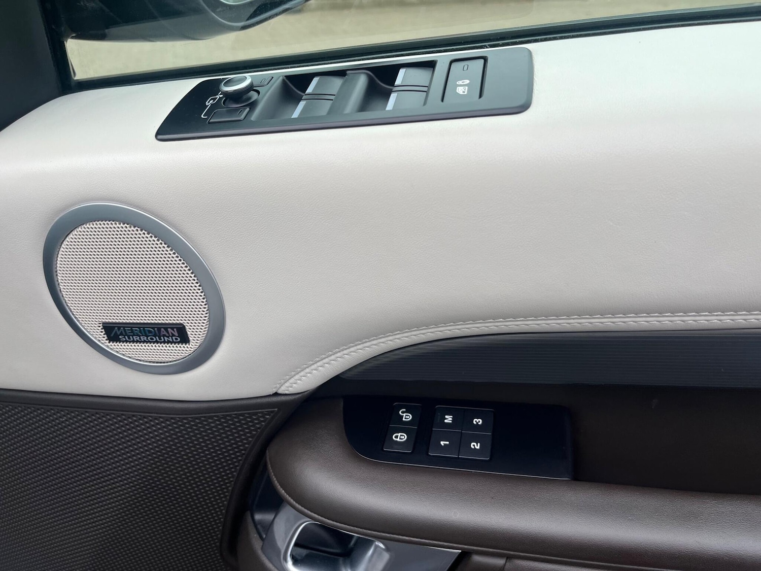 Used Land Rover Discovery 2018 for sale - 78047238: Photo 39