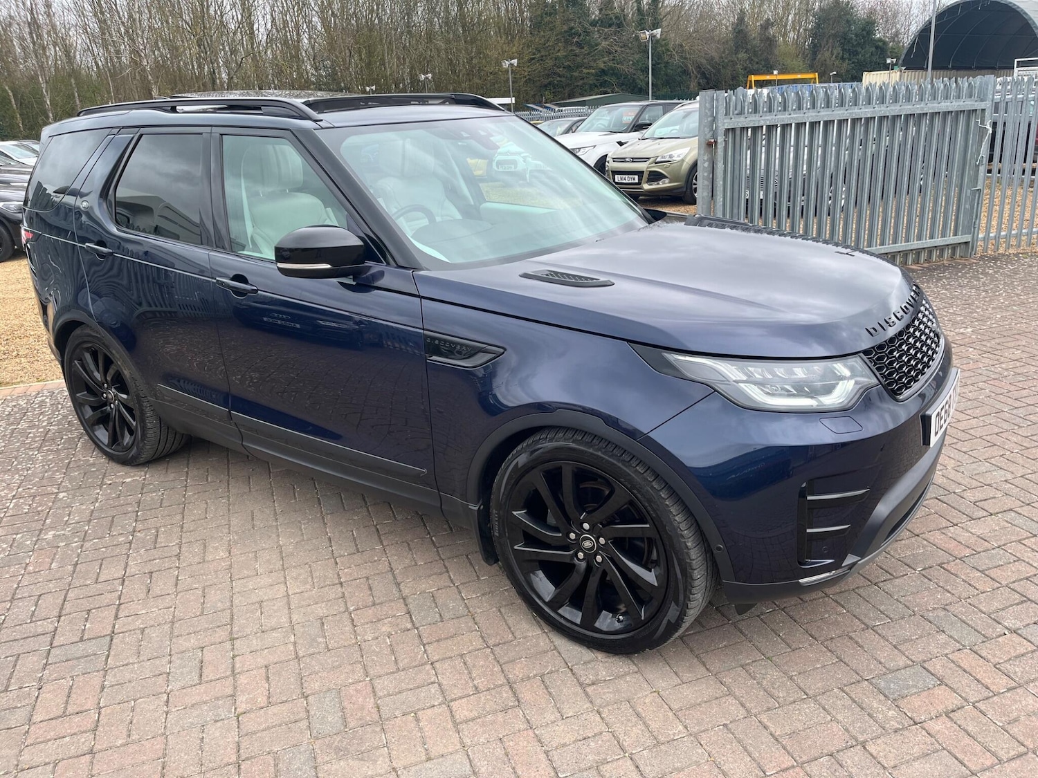 Used Land Rover Discovery 2018 for sale - 78047238: Photo 4