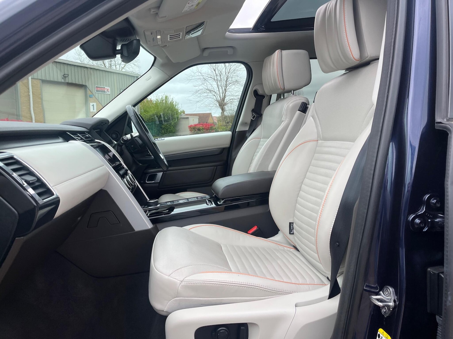 Used Land Rover Discovery 2018 for sale - 78047238: Photo 57