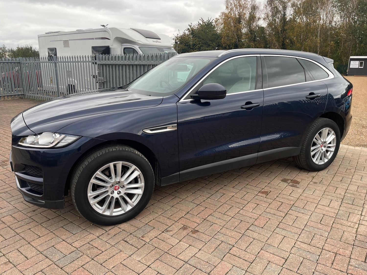 Used Jaguar F-Pace 2017 for sale - 76690931: Photo 15