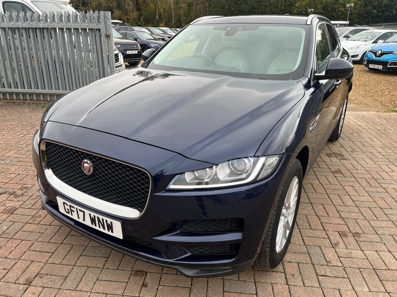 Used Jaguar F-Pace 2017 for sale - 76690931: Photo 18