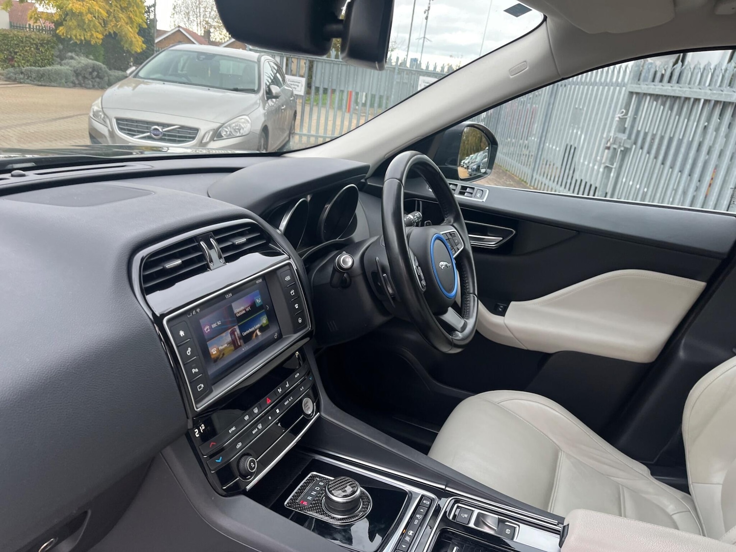 Used Jaguar F-Pace 2017 for sale - 76690931: Photo 27