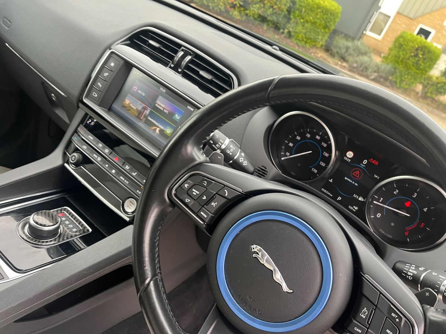 Used Jaguar F-Pace 2017 for sale - 76690931: Photo 28