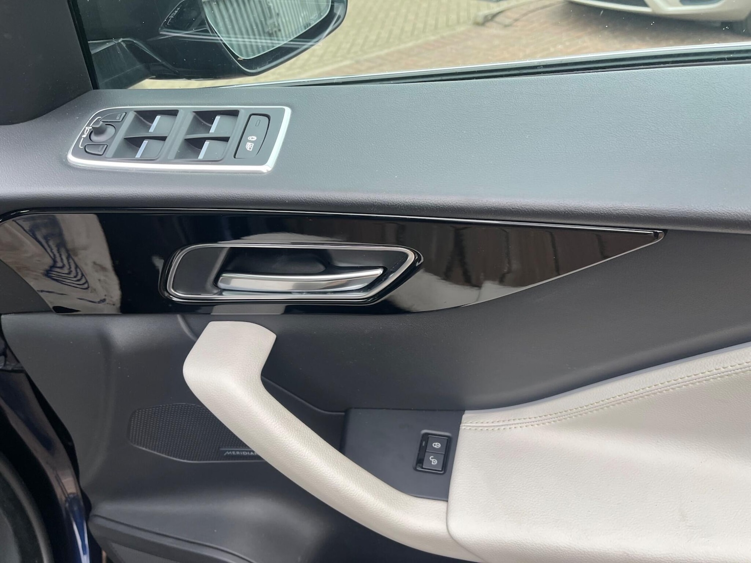 Used Jaguar F-Pace 2017 for sale - 76690931: Photo 36