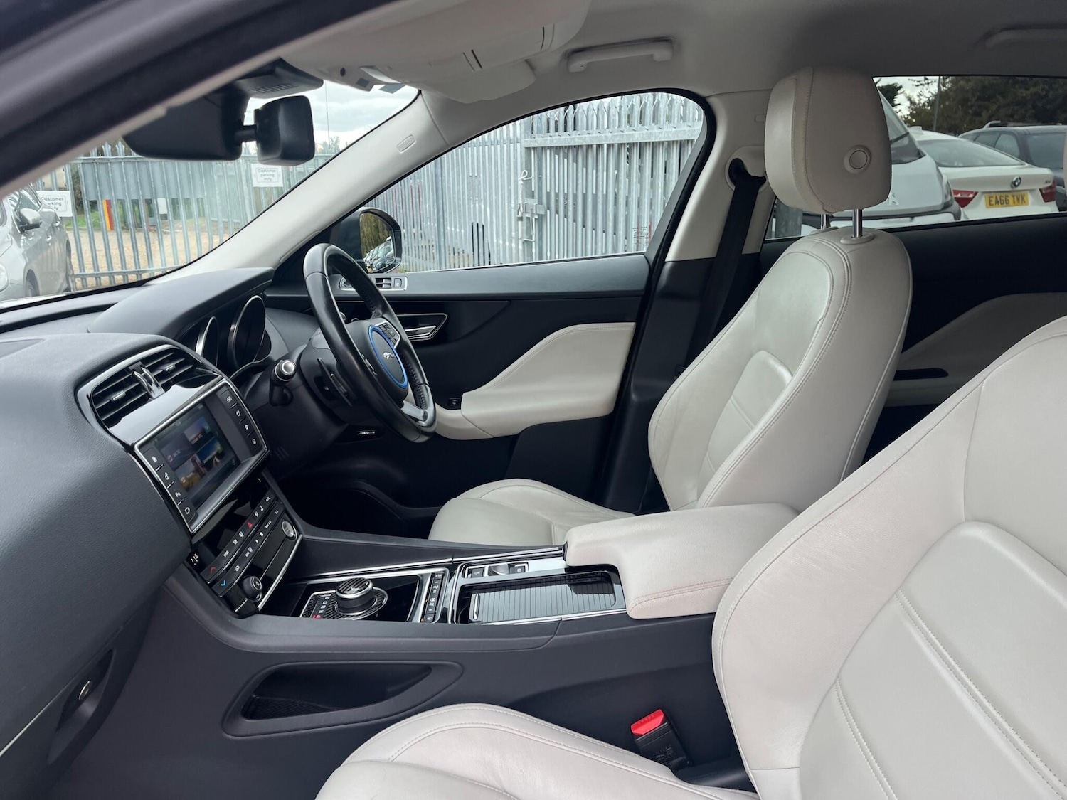 Used Jaguar F-Pace 2017 for sale - 76690931: Photo 47