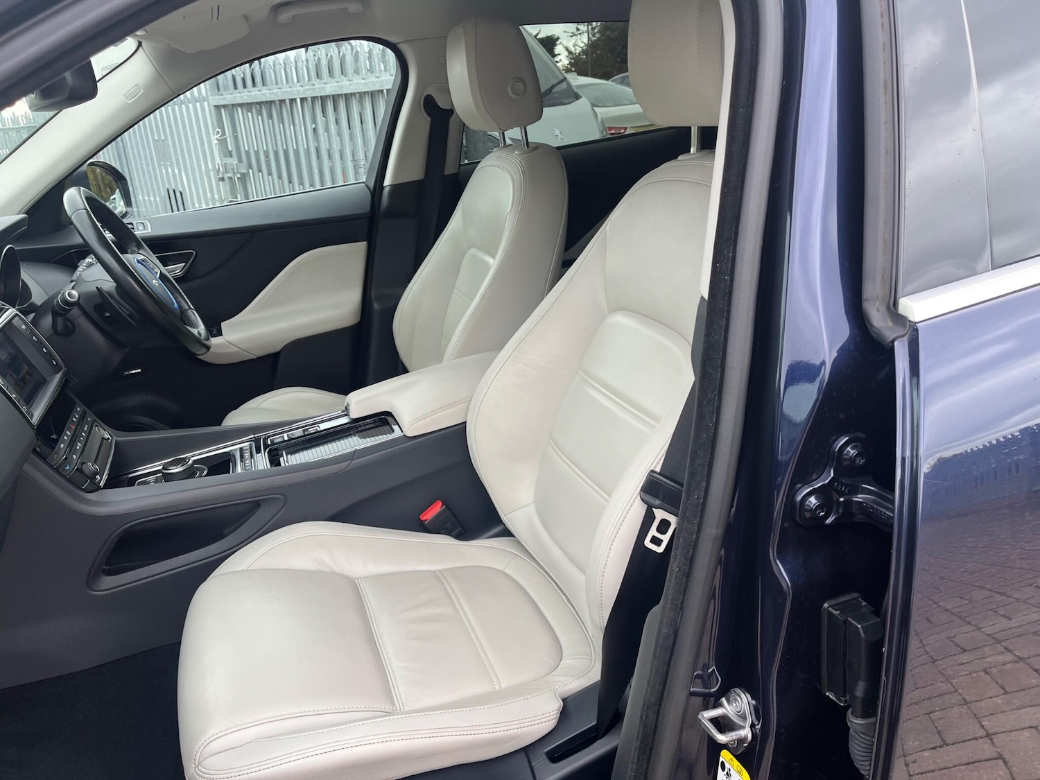 Used Jaguar F-Pace 2017 for sale - 76690931: Photo 48