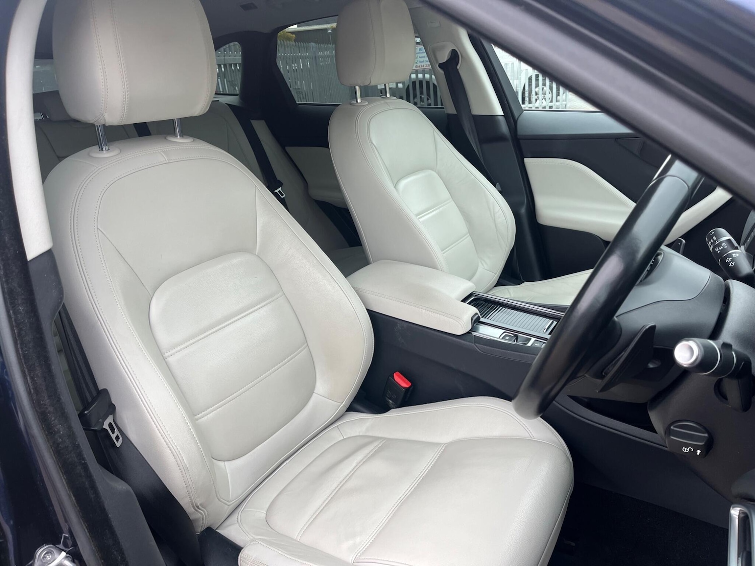 Used Jaguar F-Pace 2017 for sale - 76690931: Photo 6