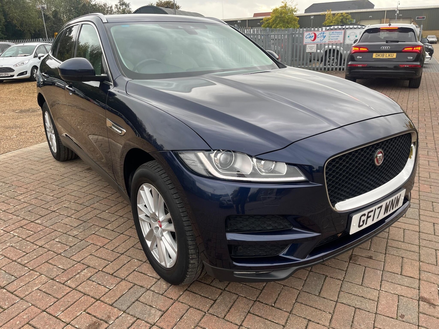 Used Jaguar F-Pace 2017 for sale - 76690931: Photo 7