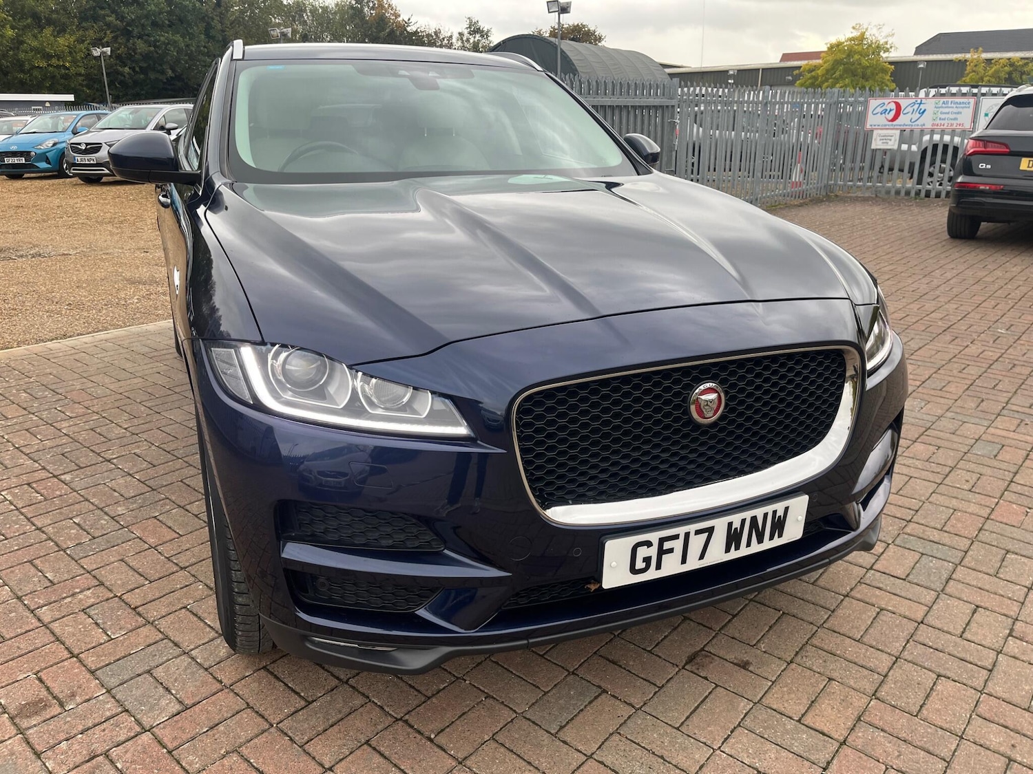 Used Jaguar F-Pace 2017 for sale - 76690931: Photo 8