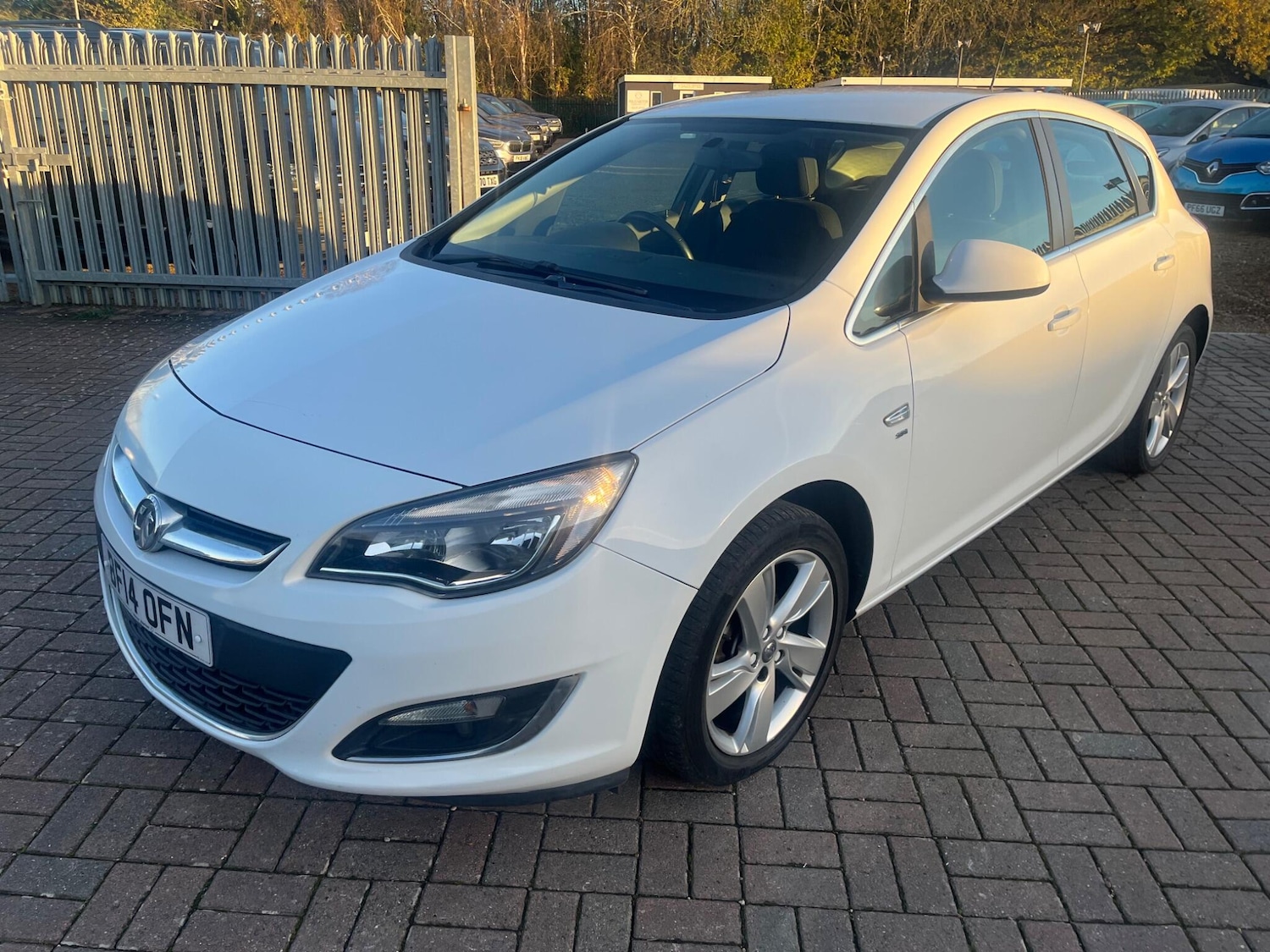 Used Vauxhall Astra 2014 for sale - 76711932: Photo 1