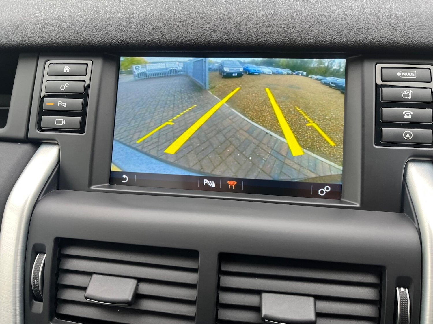 Used Land Rover Discovery Sport 2016 for sale - 76690942: Photo 34