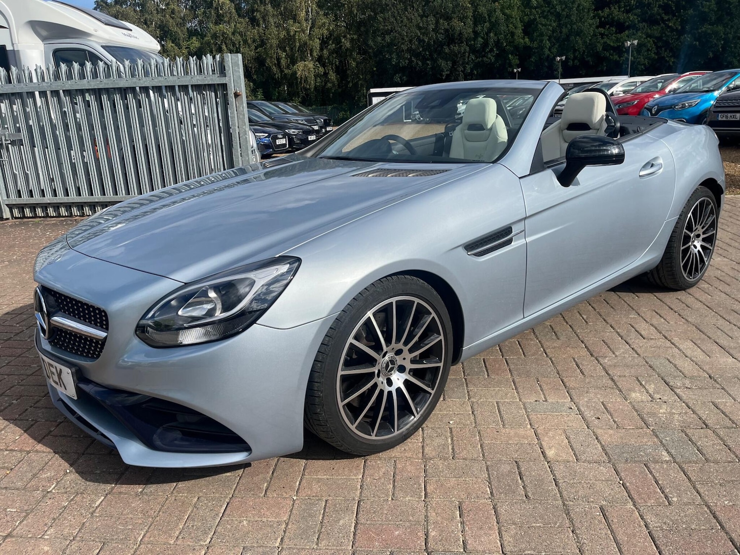 Used Mercedes-Benz SLC 2017 for sale - 76690950: Photo 1