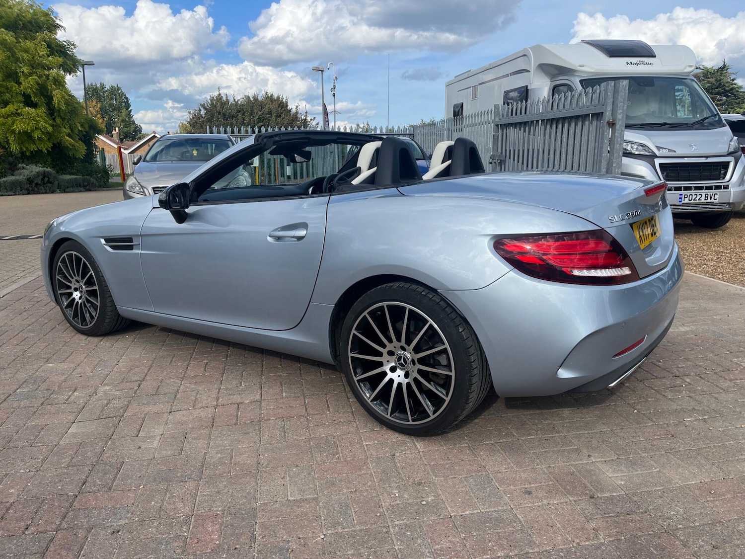 Used Mercedes-Benz SLC 2017 for sale - 76690950: Photo 2