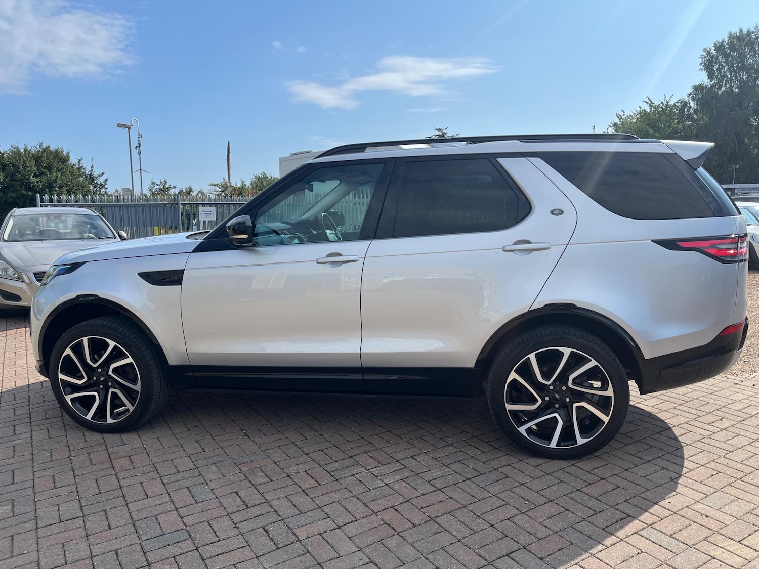 Used Land Rover Discovery for sale - 76690929: Photo 17