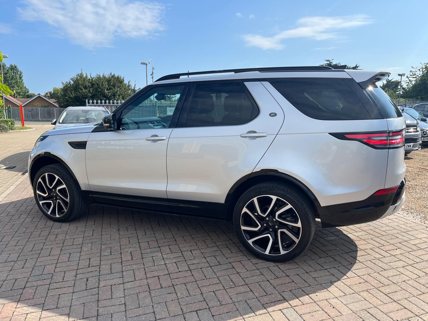 Used Land Rover Discovery for sale - 76690929: Photo 2