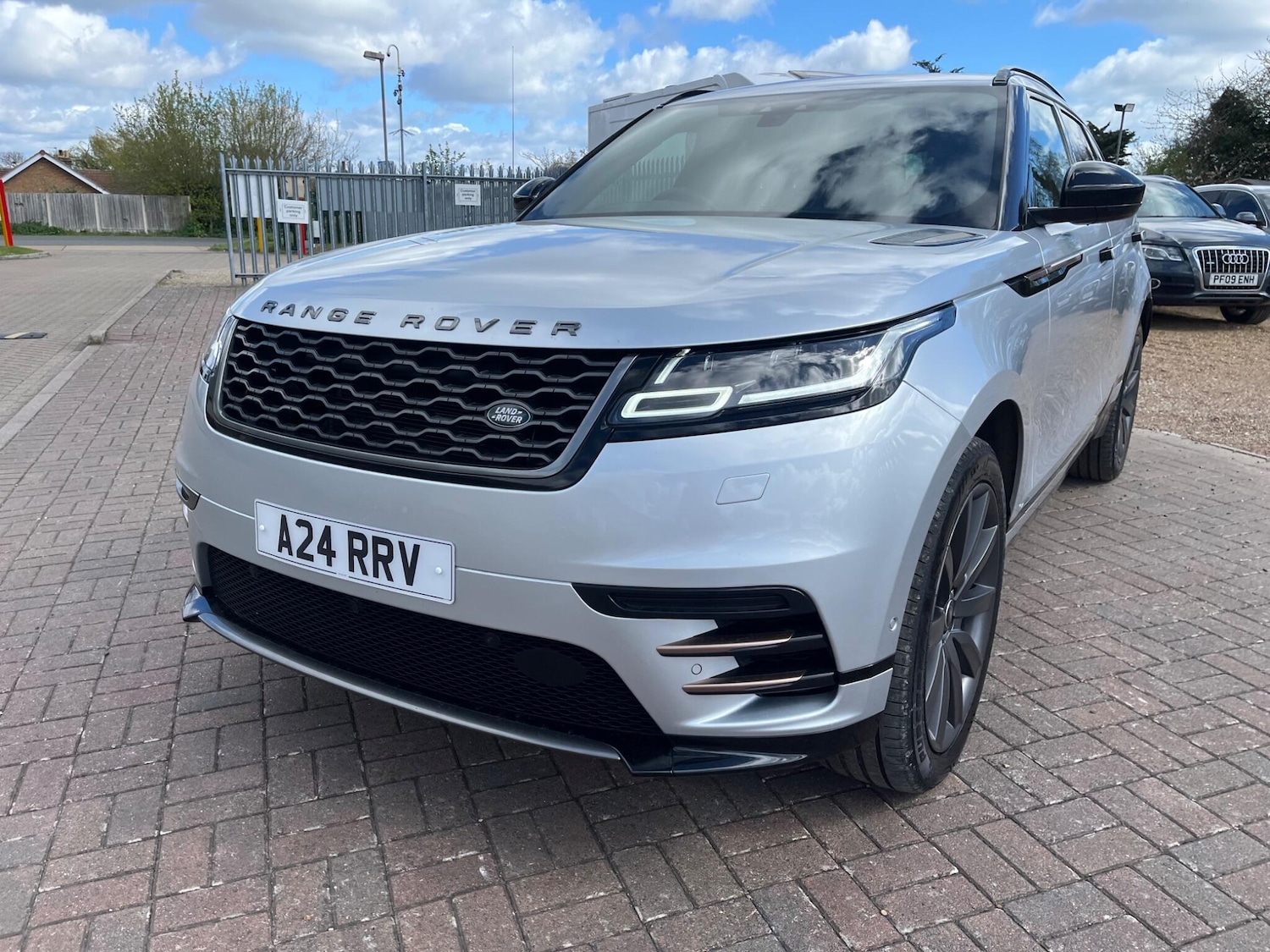 Used Land Rover Range Rover Velar 2020 for sale - 78141408: Photo 4