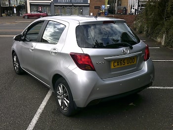 Used Toyota Yaris 2015 for sale - 79761370: Photo