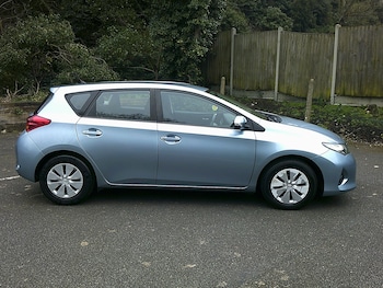 Used Toyota Auris 2013 for sale - 77759085: Photo