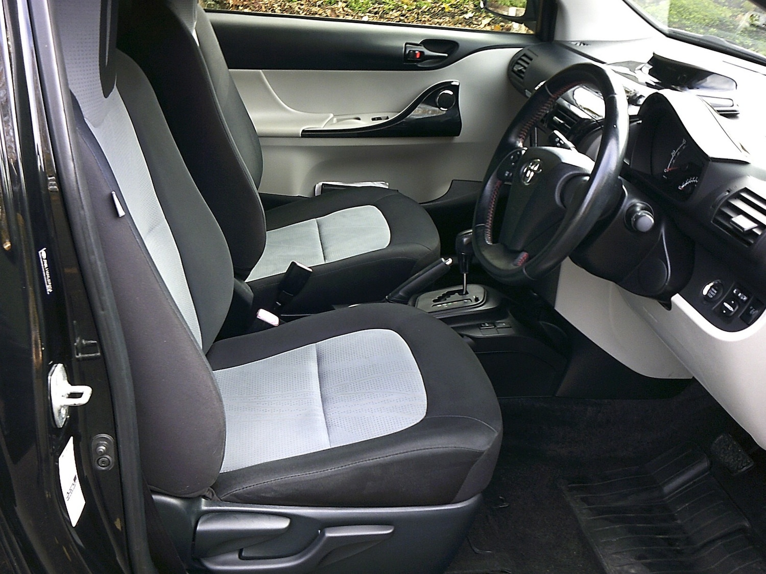 Used Toyota IQ 2012 for sale - 76422091: Photo 6