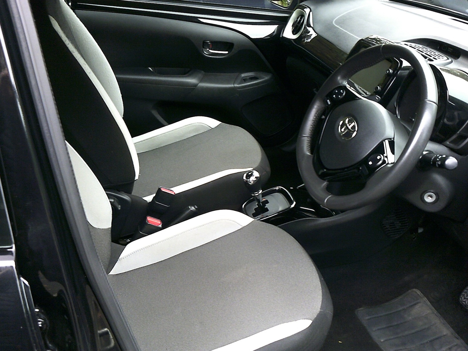 Used Toyota AYGO 2014 for sale - 76276039: Photo 6