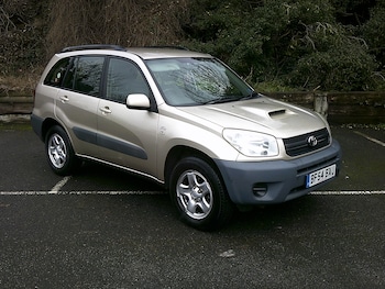 2004 (54) - 2.0 D-4D XT2 5dr