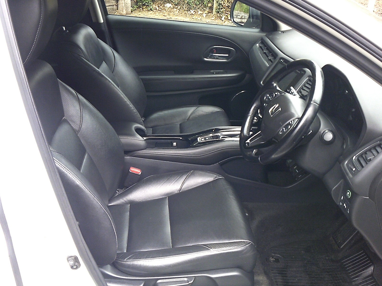 Used Honda HR-V 2018 for sale - 76142640: Photo 8