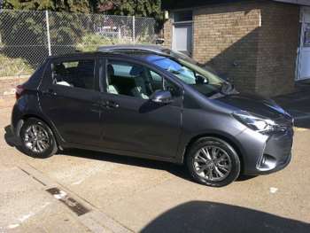 Used Toyota Yaris 2017 for sale - 74177105: Photo