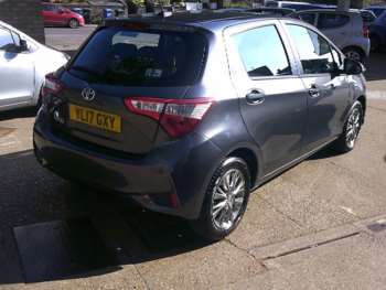 Used Toyota Yaris 2017 for sale - 74177105: Photo