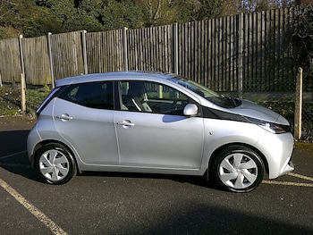 2016 (66) - 1.0 VVT-i X-Play 5dr