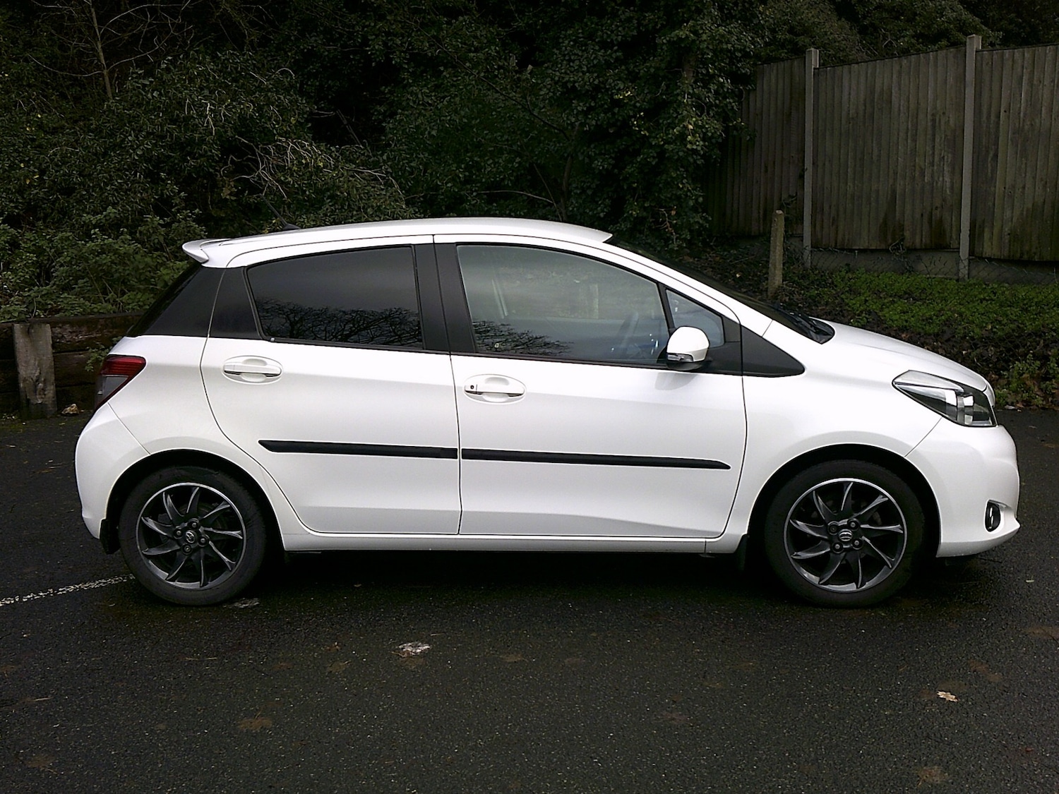 Used Toyota Yaris 2012 for sale - 76845428: Photo 2