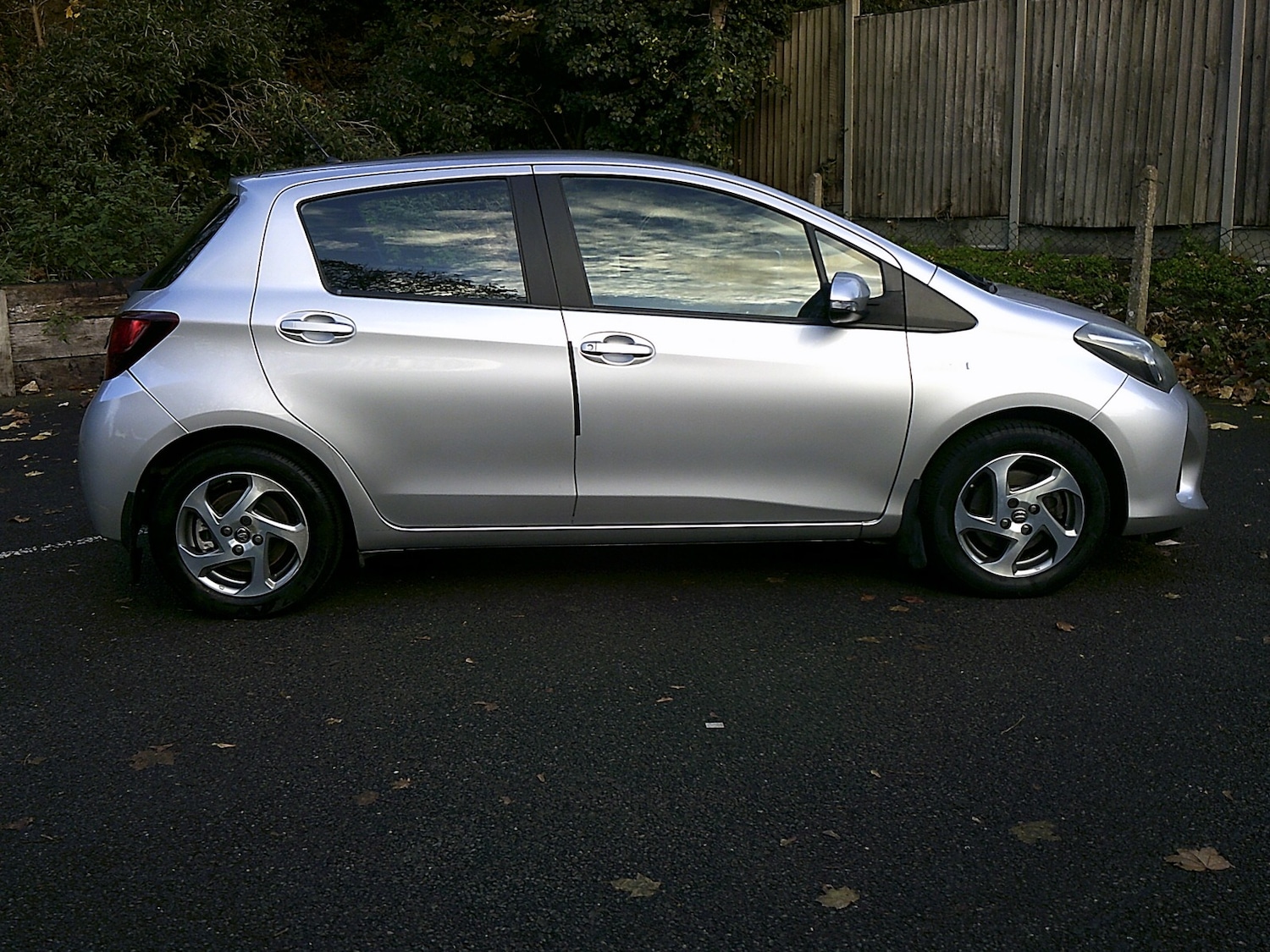 Used Toyota Yaris 2015 for sale - 76427859: Photo 2