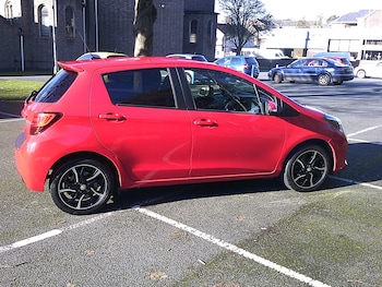 Used Toyota Yaris 2015 for sale - 77555021: Photo