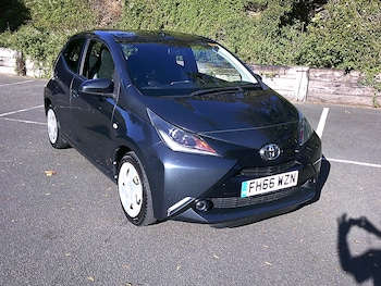 2017 (66) - 1.0 VVT-i X-Play 5dr