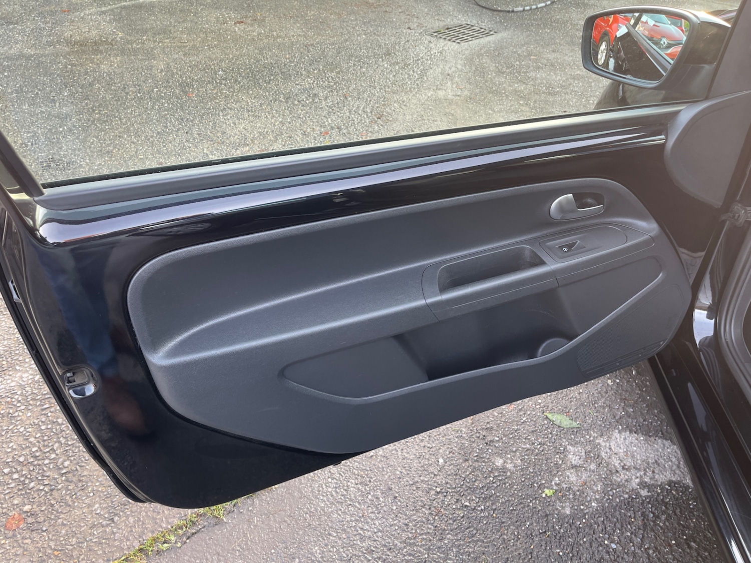 Used Volkswagen up! 2014 for sale - 76577504: Photo 10