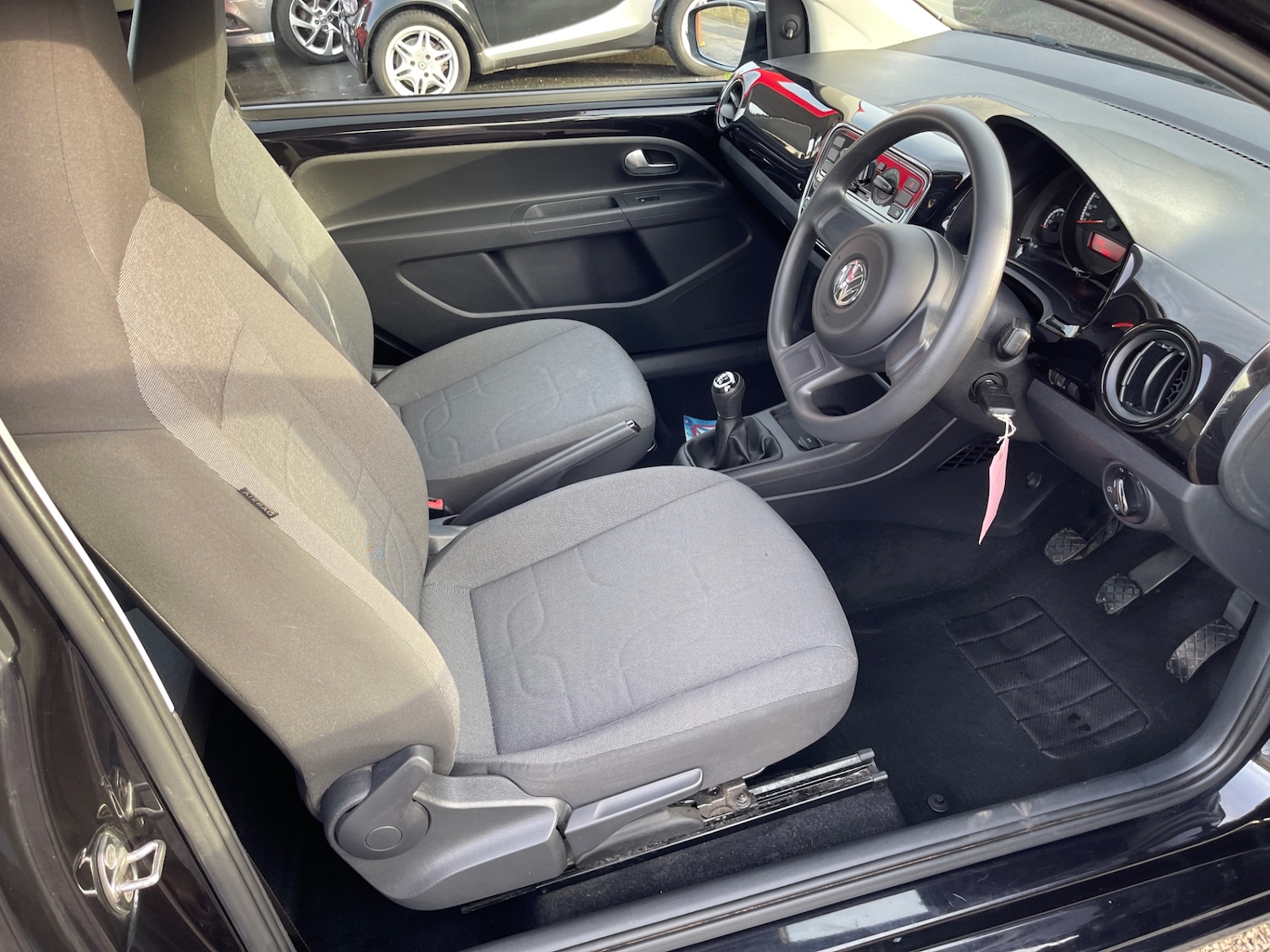 Used Volkswagen up! 2014 for sale - 76577504: Photo 17