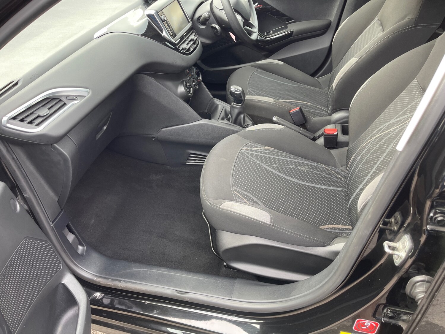 Used Peugeot 208 2014 for sale - 77336836: Photo 8