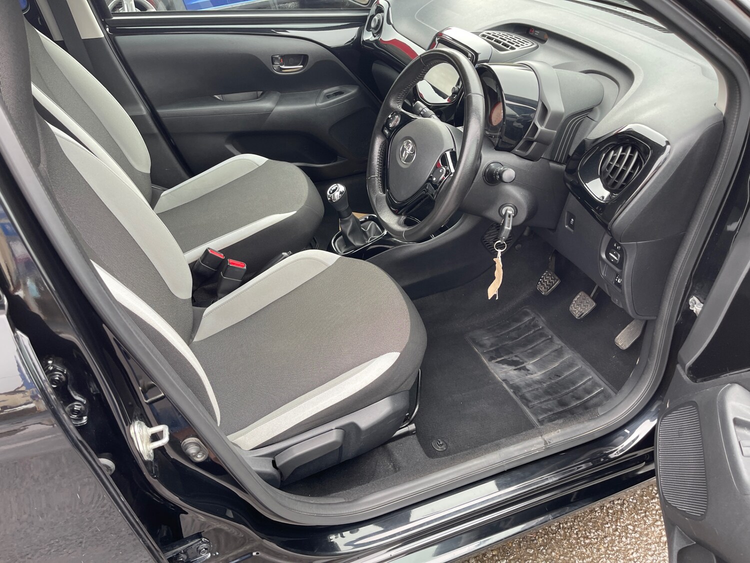 Used Toyota AYGO 2017 for sale - 77687737: Photo 14