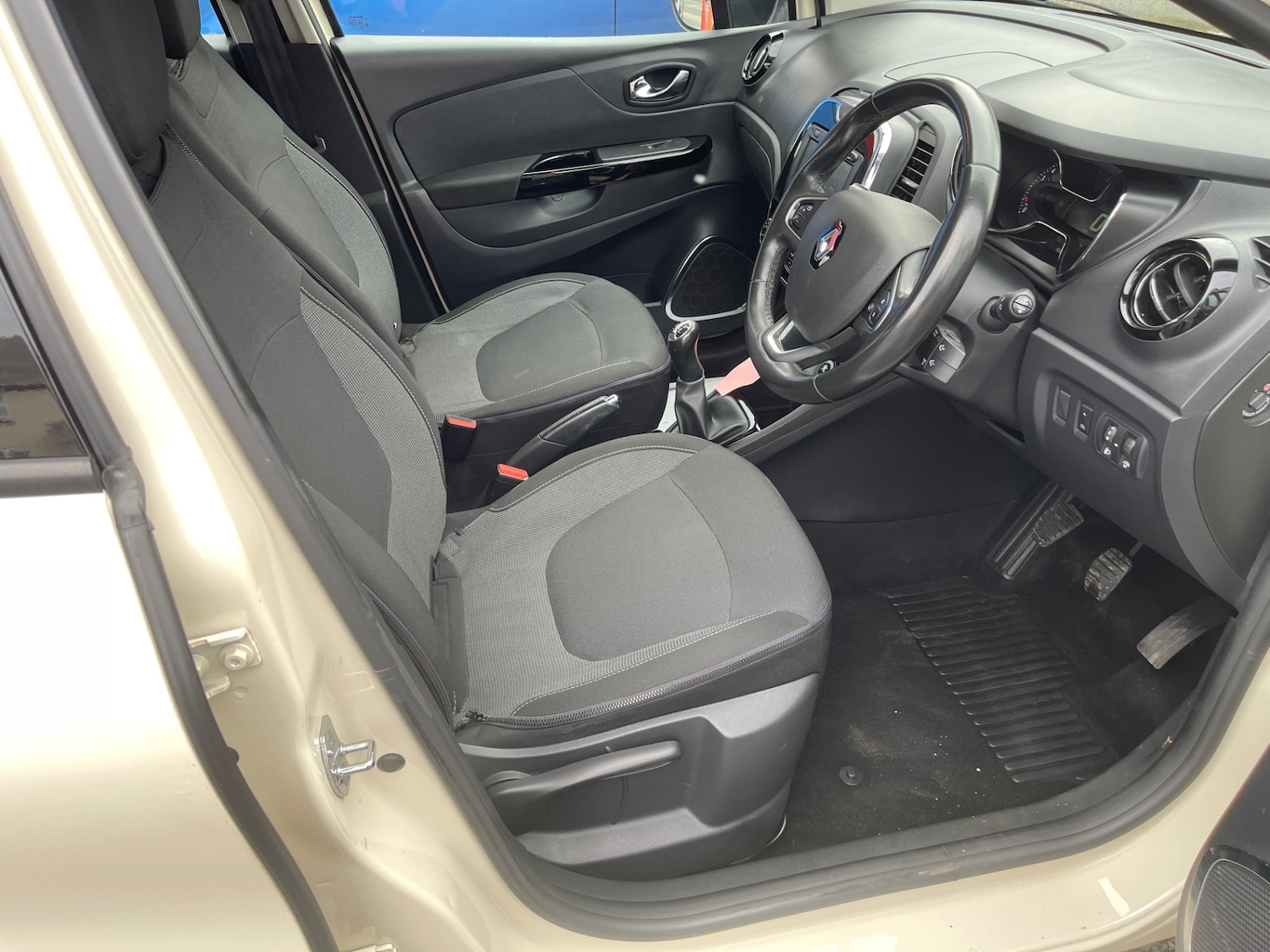 Used Renault Captur 2017 for sale - 77490748: Photo 17