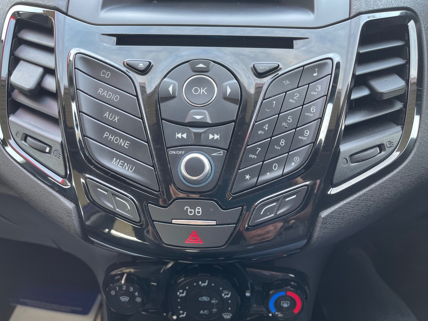 Used Ford Fiesta 2015 for sale - 77984067: Photo 25