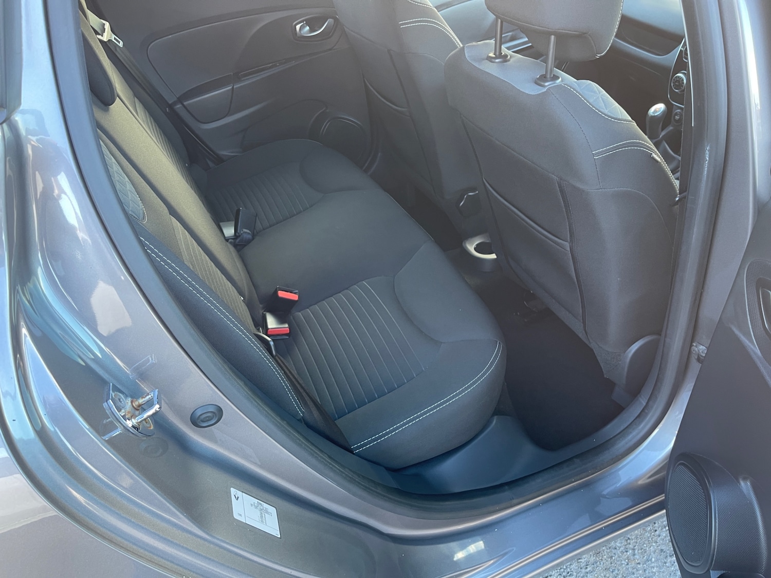 Used Renault Clio 2015 for sale - 76611352: Photo 16