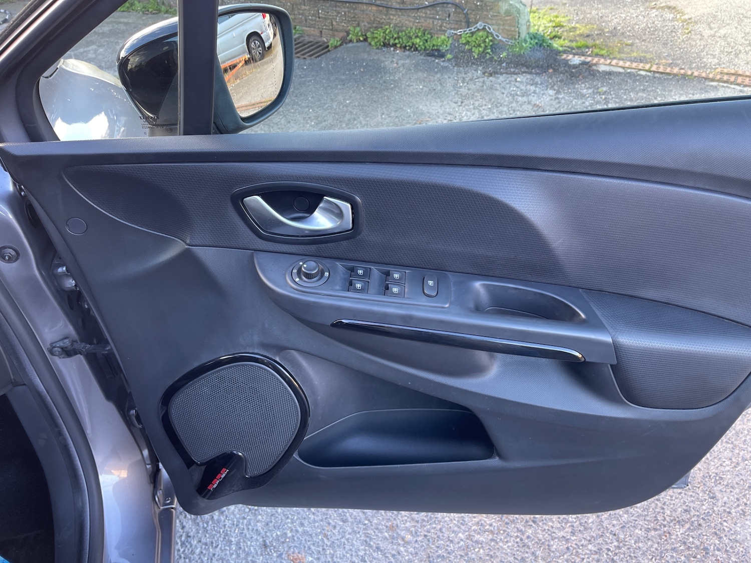 Used Renault Clio 2015 for sale - 76611352: Photo 17