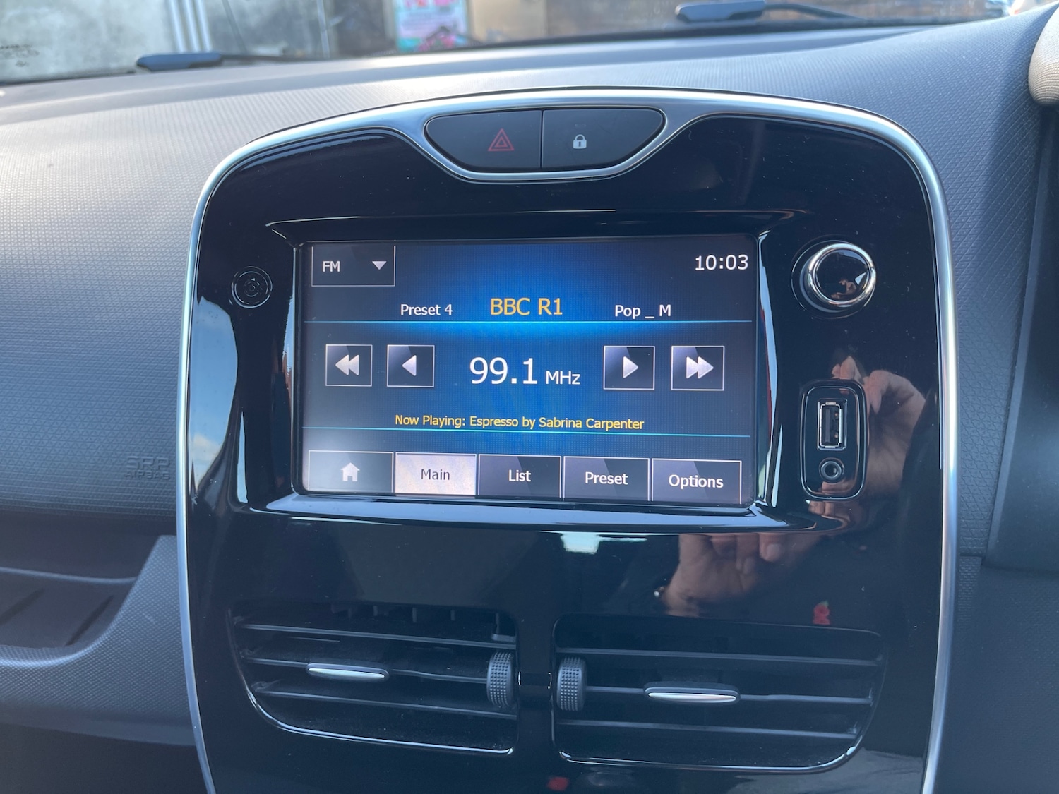 Used Renault Clio 2015 for sale - 76611352: Photo 26