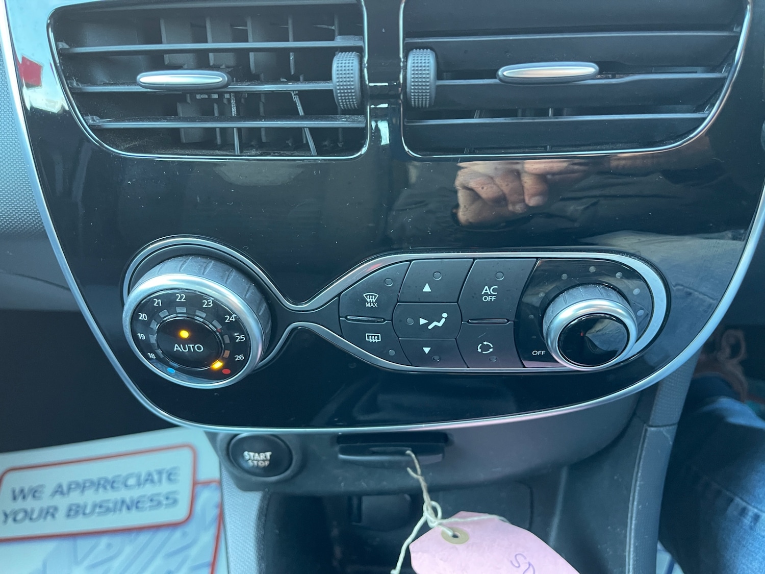 Used Renault Clio 2015 for sale - 76611352: Photo 27