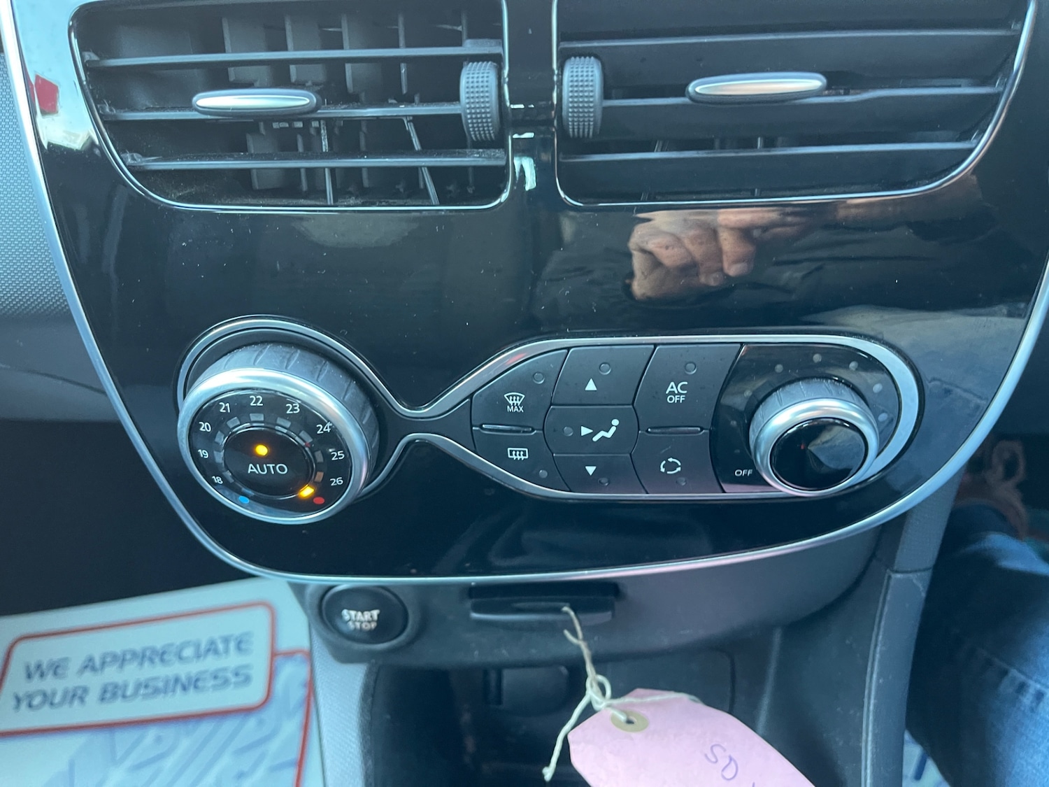 Used Renault Clio 2015 for sale - 76611352: Photo 31