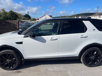 Used Land Rover Discovery Sport 2017 for sale - 79732252: Photo